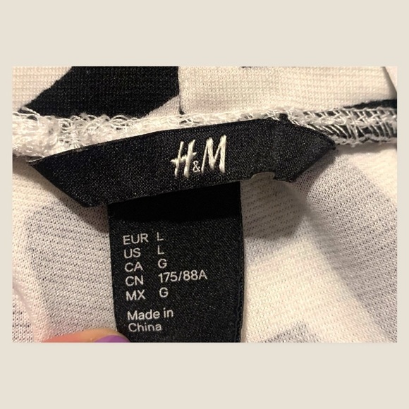 H&M Large Cotton/Spandex Stretchy Black and White Zigzag Pattern Leggings/Pants - Picture 5 of 8